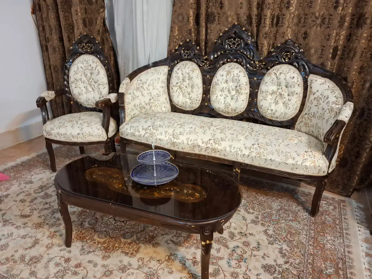 مبل سلطنتی در حد نو‌|مبلمان خانگی و میز عسلی|اصفهان, مفتح|دیوار