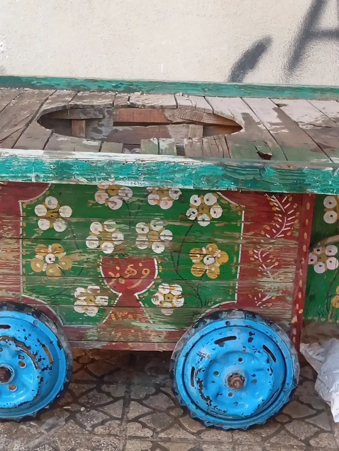خرید دیگ تنوری و یک گاری بستنی و لبوی قدیمی قیمتی|کافی‌شاپ و رستوران|سروستان, |دیوار