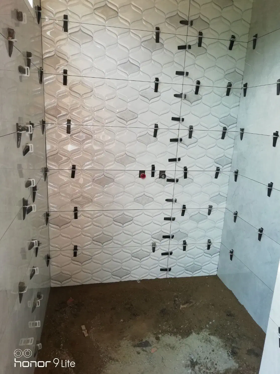 نصب کاشی وسرامیک نشت گیری حمام ودستشویی صفرتاصد|خدمات پیشه و مهارت|نکا, |دیوار