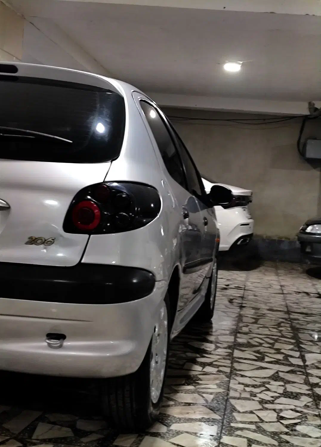 چراغ خطر هلا|قطعات یدکی و لوازم جانبی|رشت, معلم|دیوار