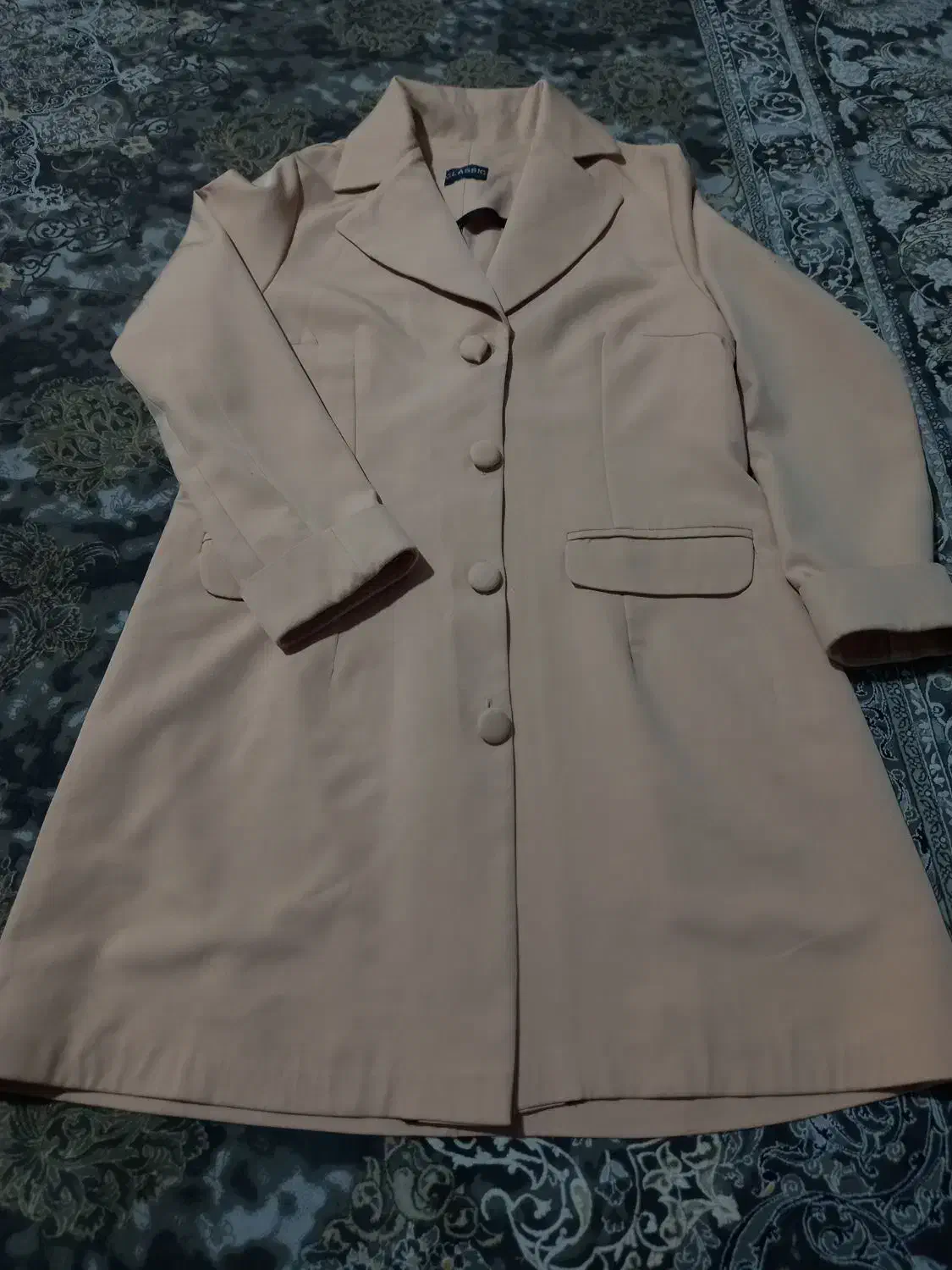 مانتو وبارونی پالتو|لباس|نیشابور, سرآب کوشک|دیوار