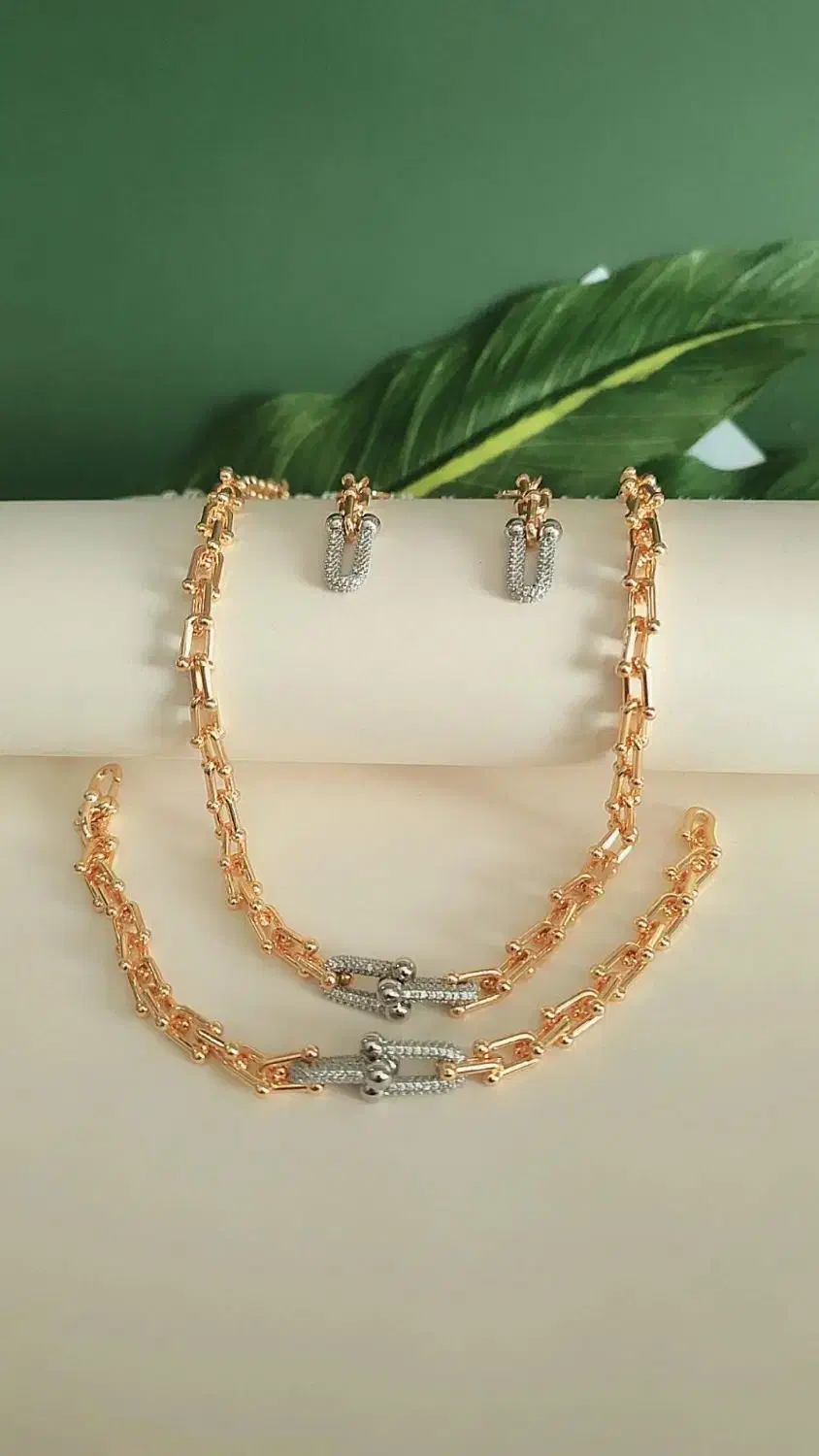 ست تیفانی مشابه طلا با نگین های ظریف|جواهرات|قزوین, |دیوار