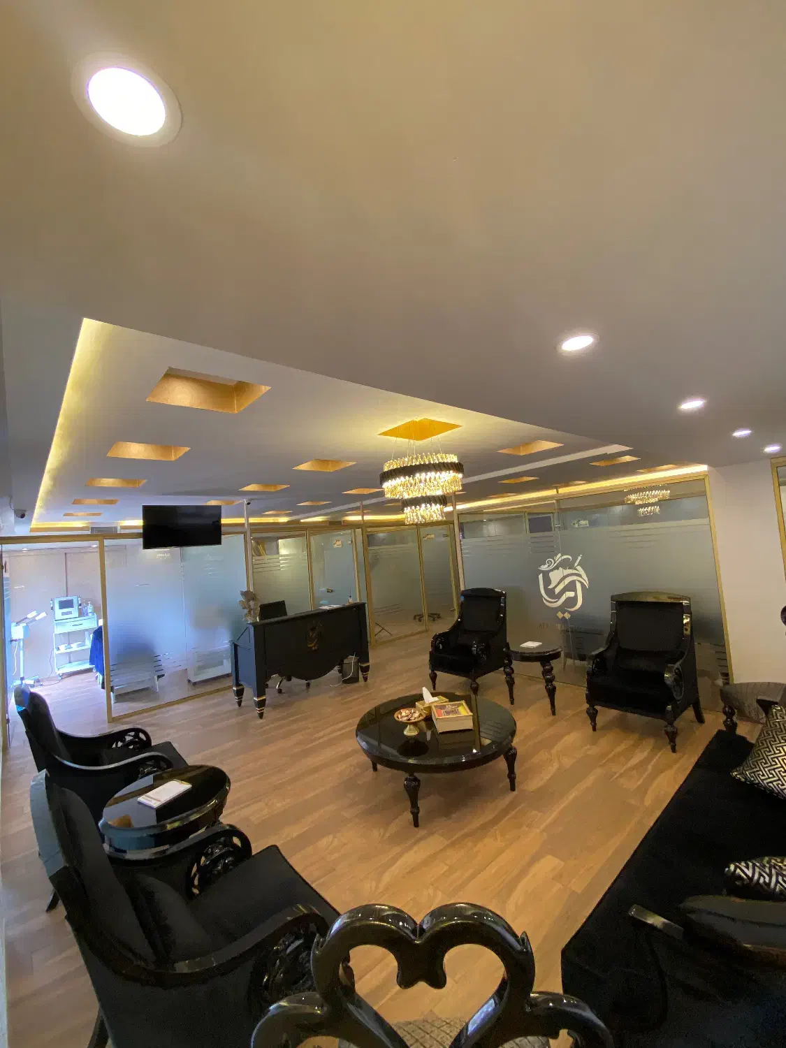 منشی خانم برای کلینیک زیبایی|استخدام درمانی، زیبایی، بهداشتی|تهران, پاسداران|دیوار