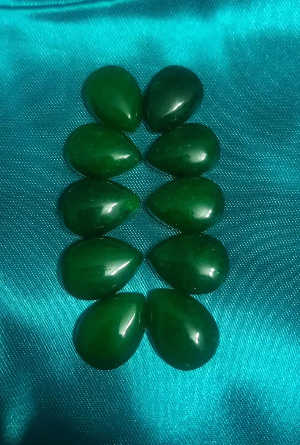 نگین سنگ جِید سبز|کلکسیون اشیاء عتیقه|محلات, |دیوار