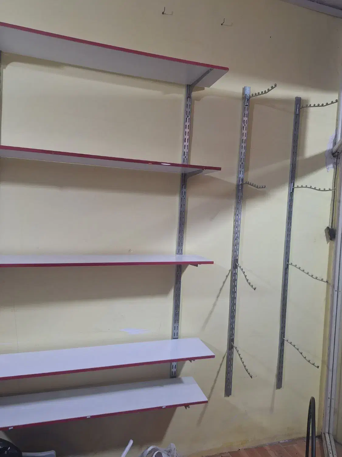 قفسه ام دی اف حدودا چهار پنج متر|فروشگاه و مغازه|میانه, |دیوار