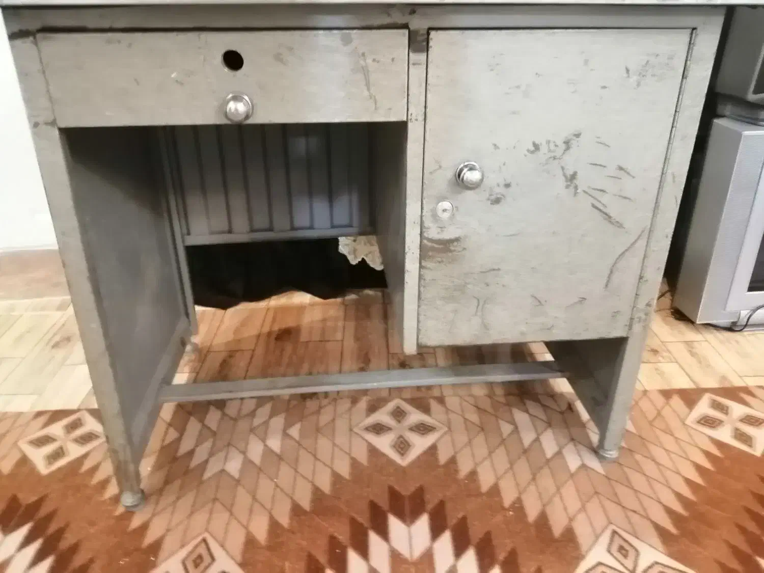 میز اهنی،|میز تحریر و کامپیوتر|نجفآباد, شهید بهشتی|دیوار