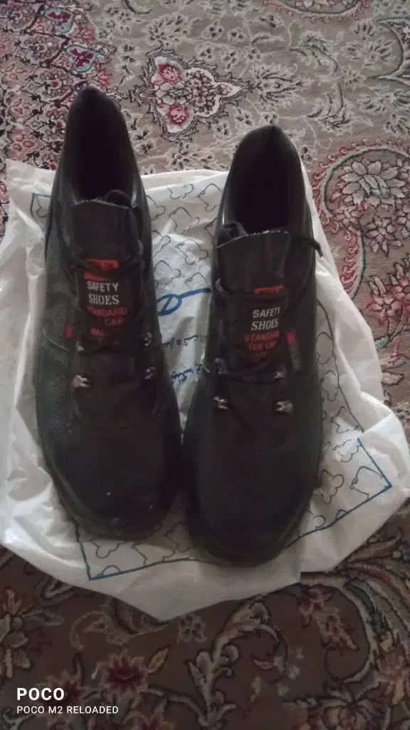 کفش ایمنی چرمی..جلو اهنی.سایزه ۴۰تا ۴۲.میخوره|کیف، کفش، کمربند|پاکدشت, پاکدشت (مامازند)|دیوار