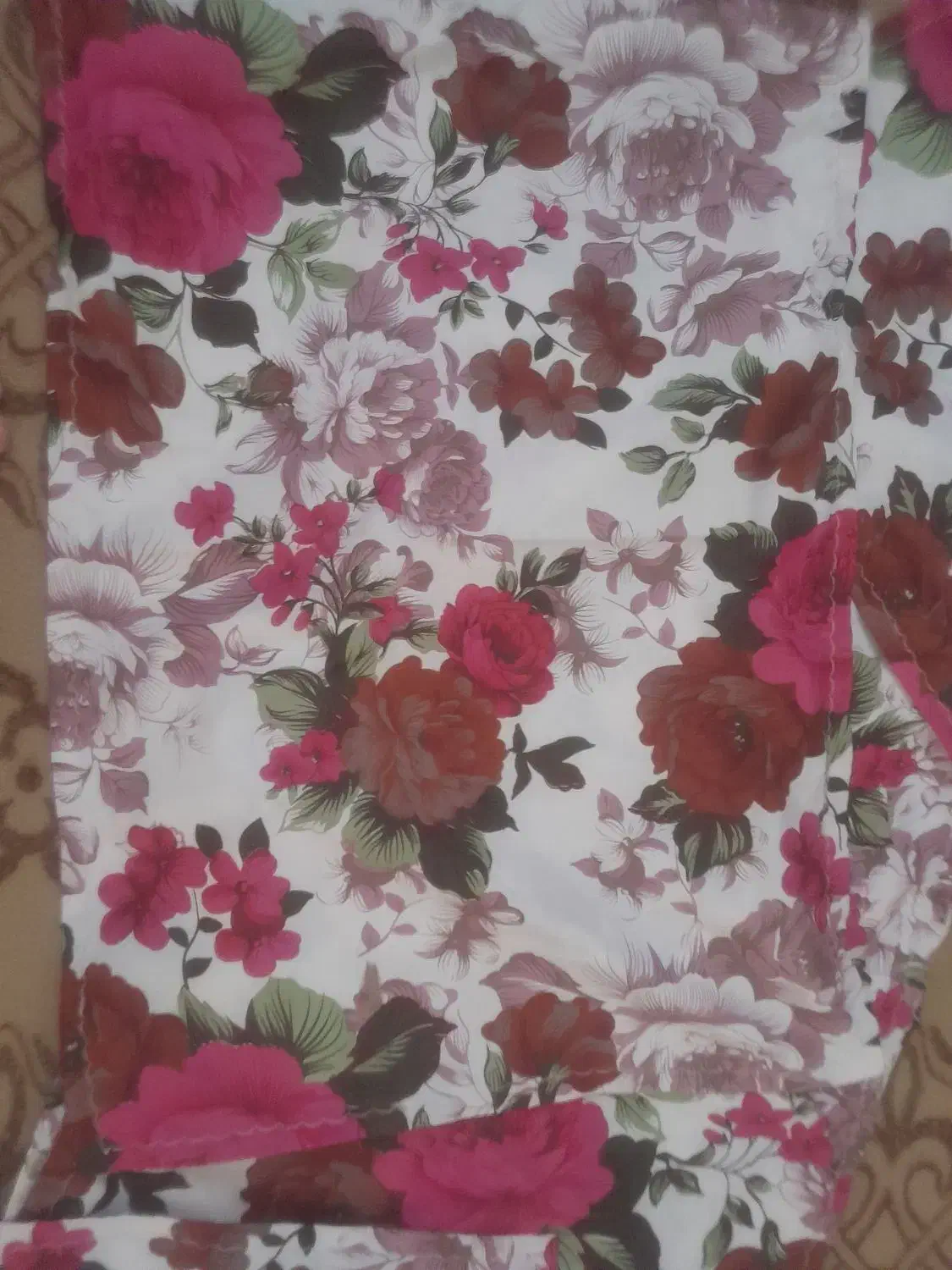 روبالشتی|رختخواب، بالش، پتو|قروه, |دیوار