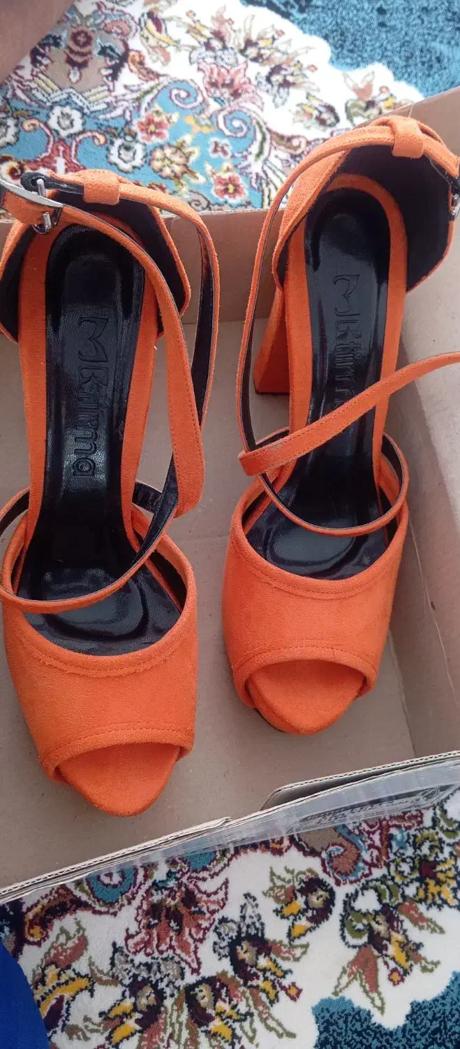 کفش مجلسی|کیف، کفش، کمربند|نقده, |دیوار