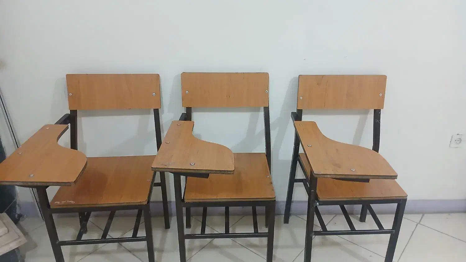 صندلی تکی دسته دار|صندلی و نیمکت|شهریار, دهشاد پائین|دیوار