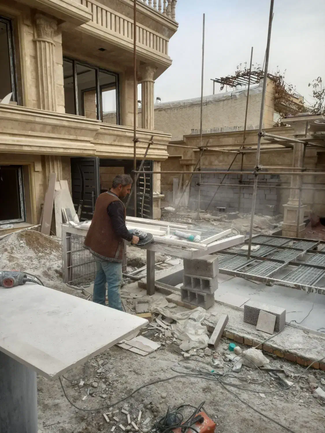 سنگ کاری رومی .ساده.کلاسیک .شومینه.نصب نرده|خدمات پیشه و مهارت|ارومیه, |دیوار