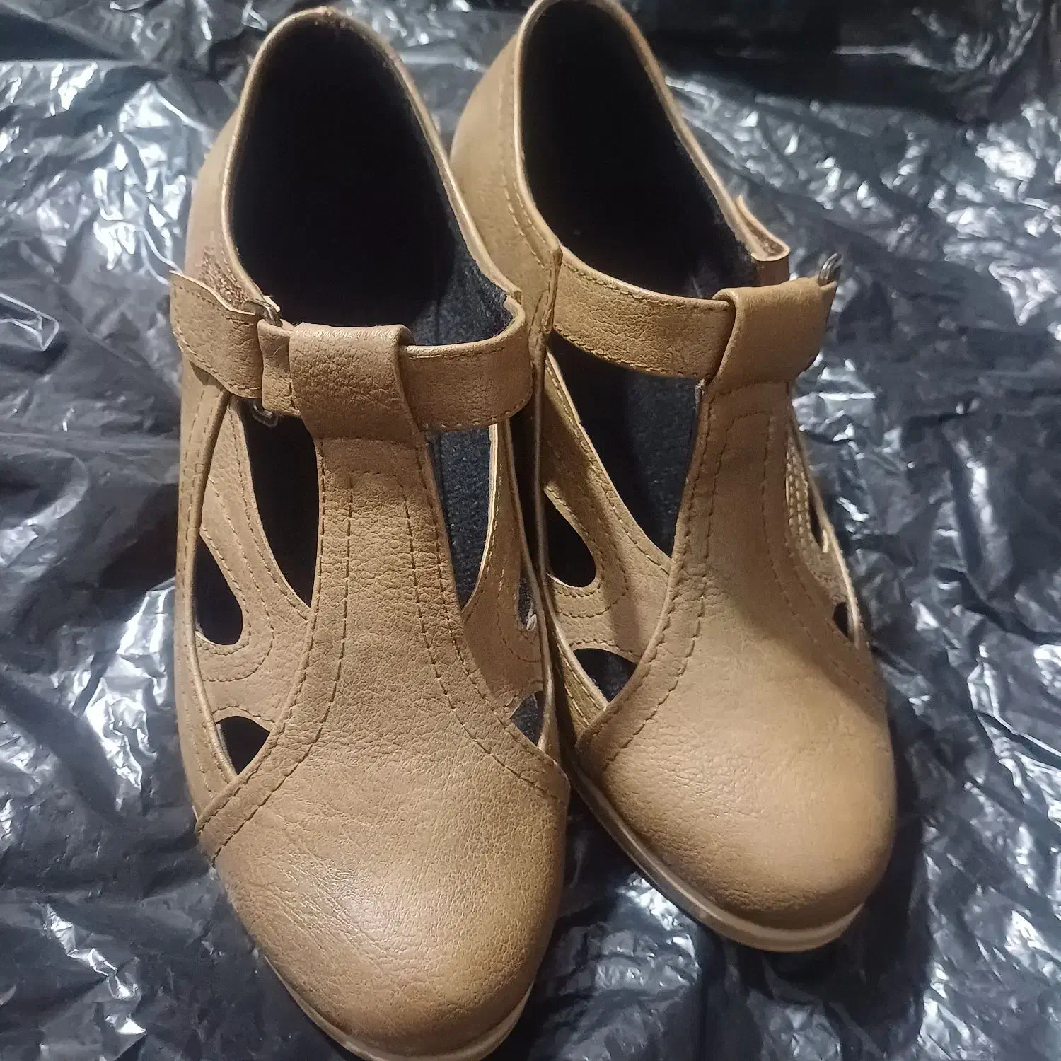 کفش|کیف، کفش، کمربند|زاهدان, |دیوار