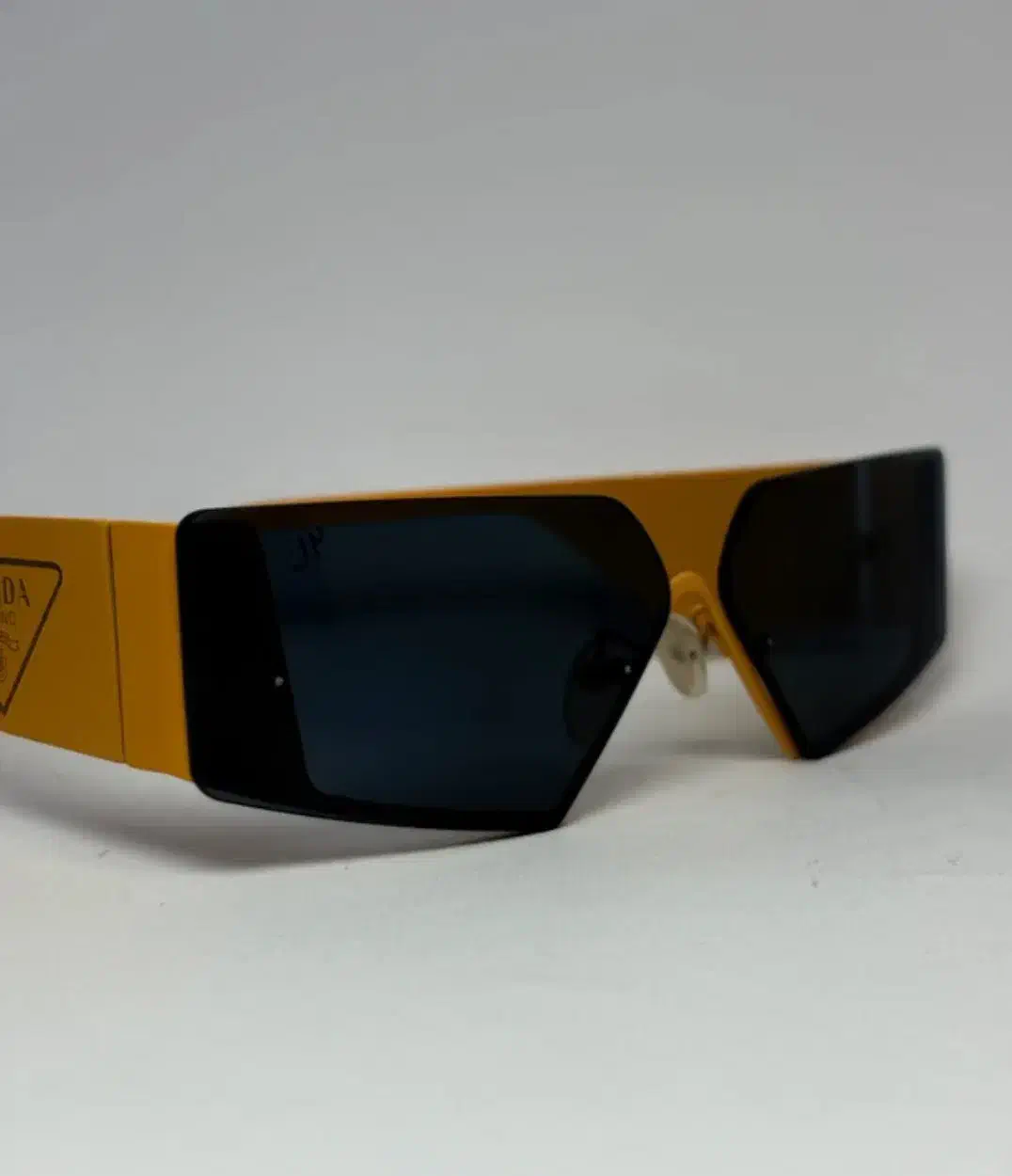 عینک مردانه و زنانه Prada به همراه کیف زیپی|زیورآلات و اکسسوری|شاهینشهر, شهرک میلاد|دیوار