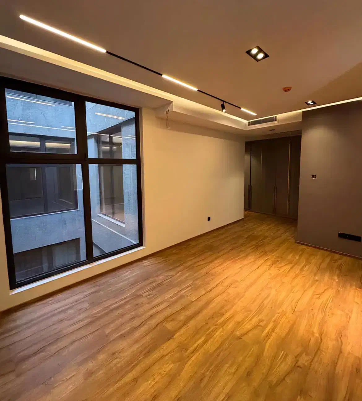 ۱۷۰ متر / تاپ لوکیشن / مشاعات آبی