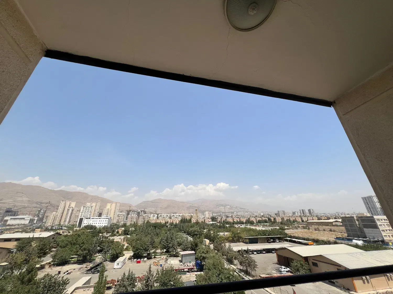 مستقلات دو واحد مسکونی، چهار دهنه تجاری با سند|فروش آپارتمان|فرمهین, |دیوار