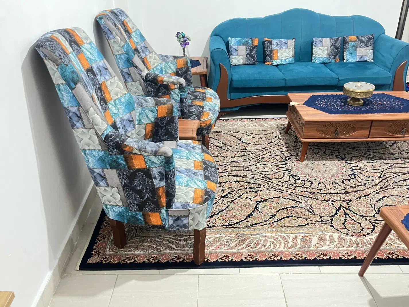 مبل و جلو مبلی به همراه رومیزی|مبلمان خانگی و میز عسلی|کرمانشاه, |دیوار