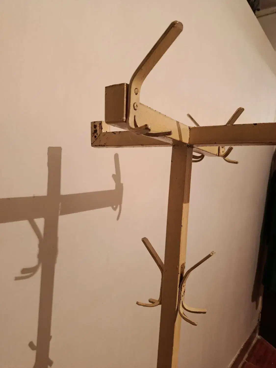 آویز ایستاده لباس محکم|مبلمان خانگی و میز عسلی|بروجرد, |دیوار