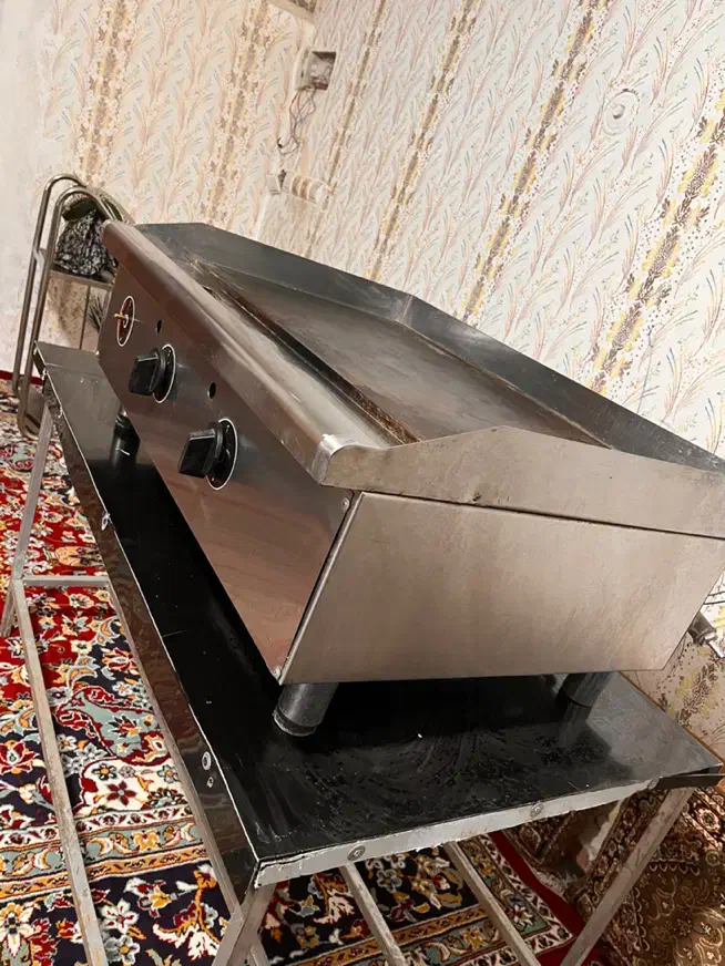 میز صندلی فر یا گریل ساندویچ قهوه ساز|کافیشاپ و رستوران|مشهد, توس (بلوار توس)|دیوار