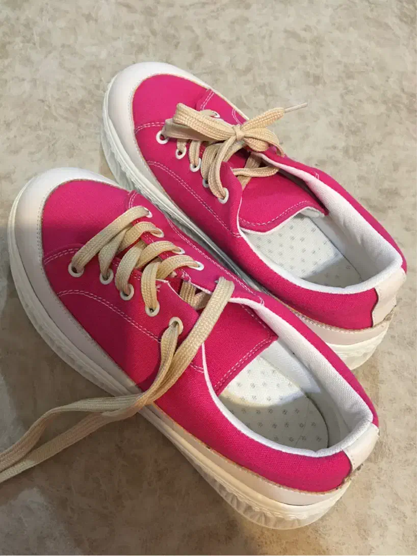 کتونی شیک جنس خوب|کیف، کفش، کمربند|رشت, گلسار|دیوار