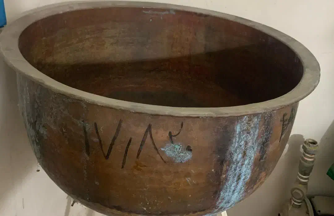 دیگ مسی|کلکسیون اشیاء عتیقه|چمستان, |دیوار