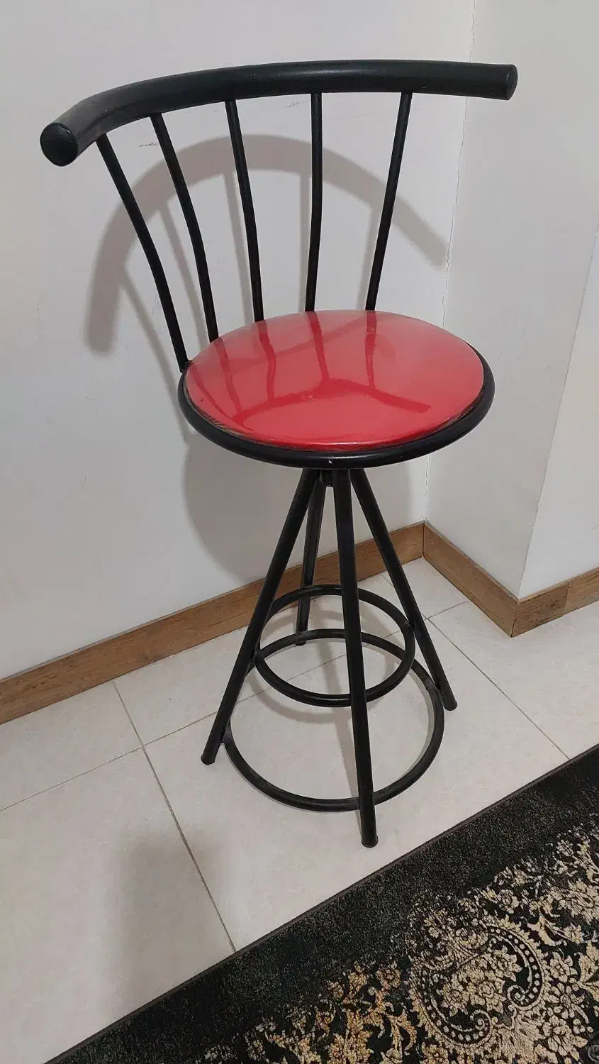 صندلی|میز و صندلی غذاخوری|شیراز, قلعه شاهزاده بیگم|دیوار