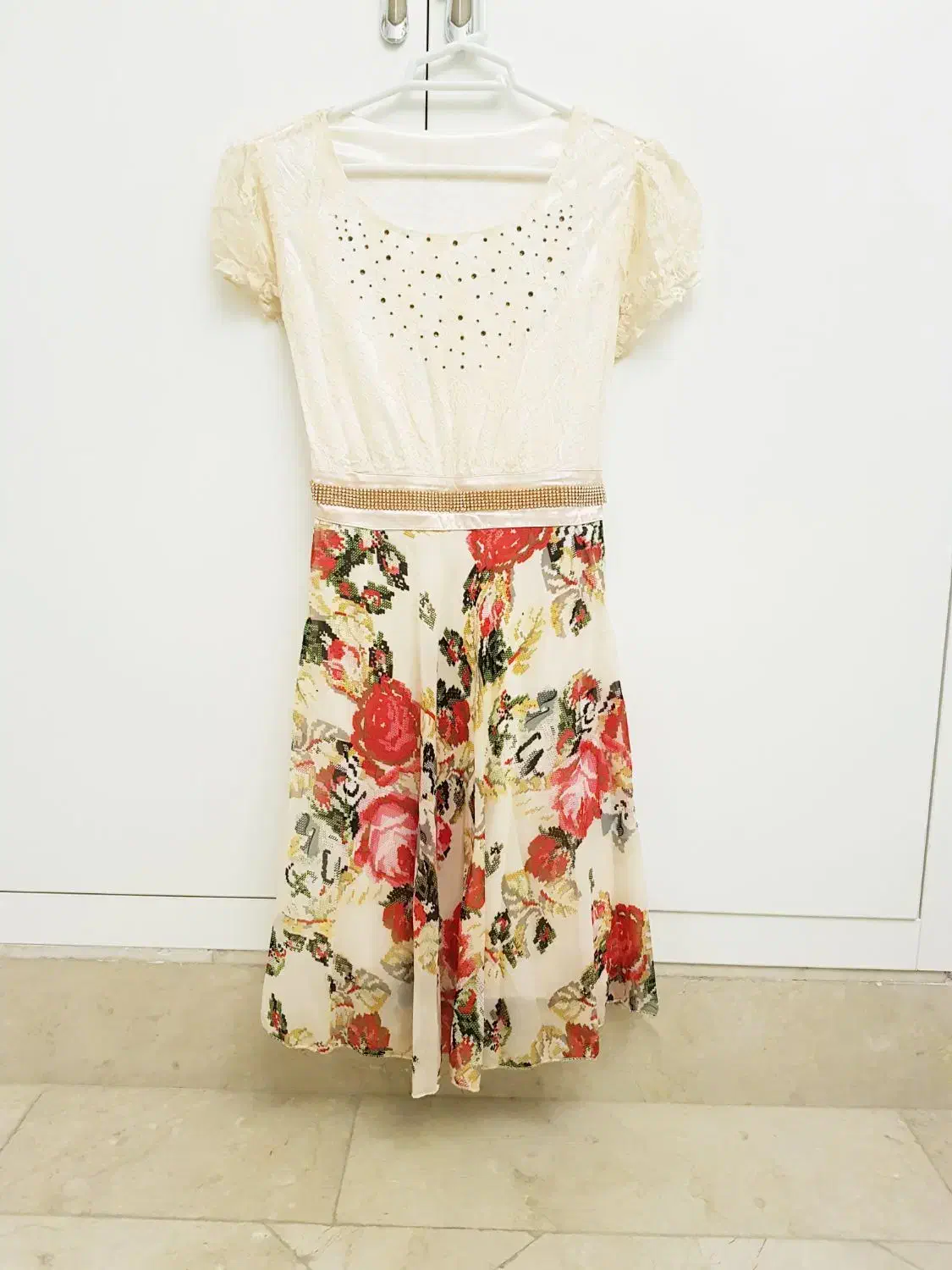 پیراهن|لباس|کاشان, امیرکبیر|دیوار