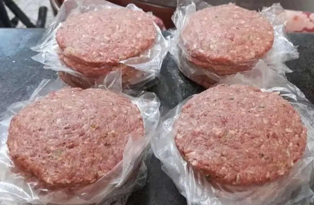 به یک کارگر نیازمندیم فقط تماس پاسخ گوهستم|استخدام خدمات فروشگاه و رستوران|میناب, |دیوار