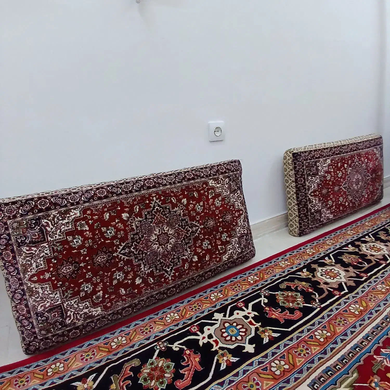 یک جفت پشتی نو وزن سنگین دور دست دوز|پشتی|اندیشه, اندیشه فاز ۱|دیوار