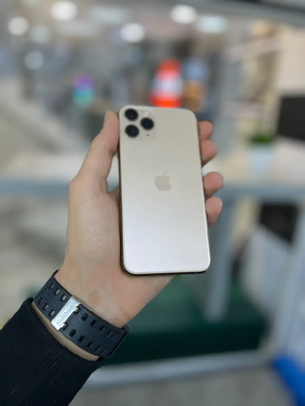 11pro(256)|موبایل|اصفهان, جلفا|دیوار