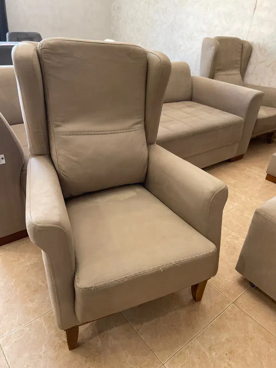 یک عدد مبل یک نفره|مبلمان خانگی و میز عسلی|کیش, |دیوار