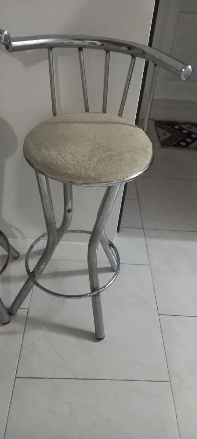 ۲ عدد صندلی اپن قیمت عالی یک عدد تخت نوجوانی فلزی|میز و صندلی غذاخوری|همدان, |دیوار