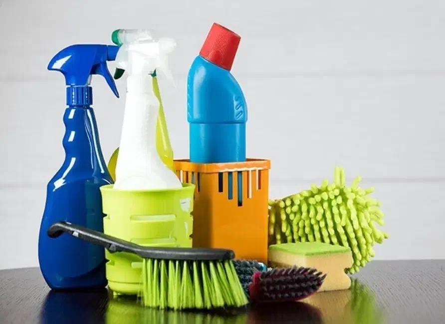 نظافتچی و نیروی خدماتی و مدرس زبان انگلیسی|استخدام سرایداری و نظافت|تهران, شهرک چیتگر|دیوار