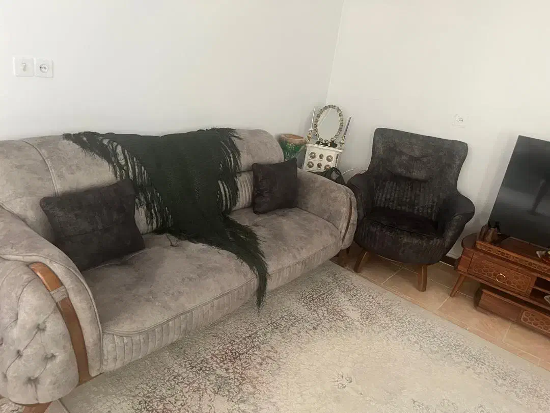 مبل تخت شو و میز نهار خوری سالم سالم|مبلمان خانگی و میز عسلی|کرج, کلاک بالا|دیوار