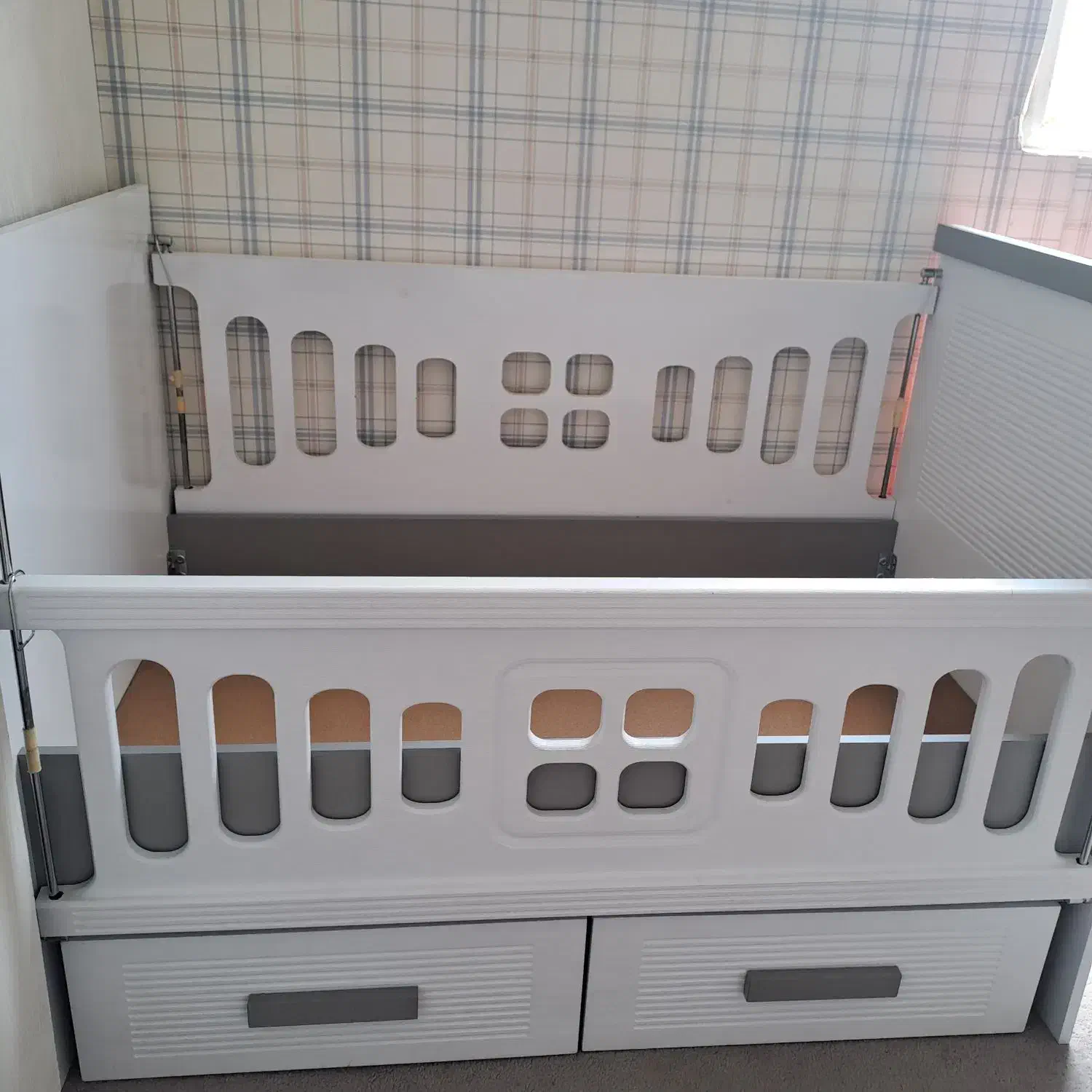 تخت و تشک کودک در حد نو|تخت و سرویس خواب|اندیشه, اندیشه فاز ۳|دیوار