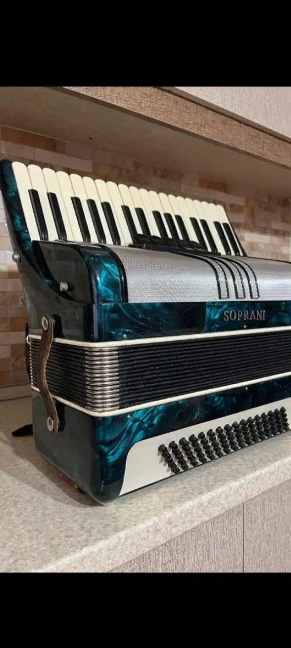 فروشیکدستگاهآکاردیونخیلیتمیزعتیقه|پیانو، کیبورد، آکاردئون|تبریز, |دیوار