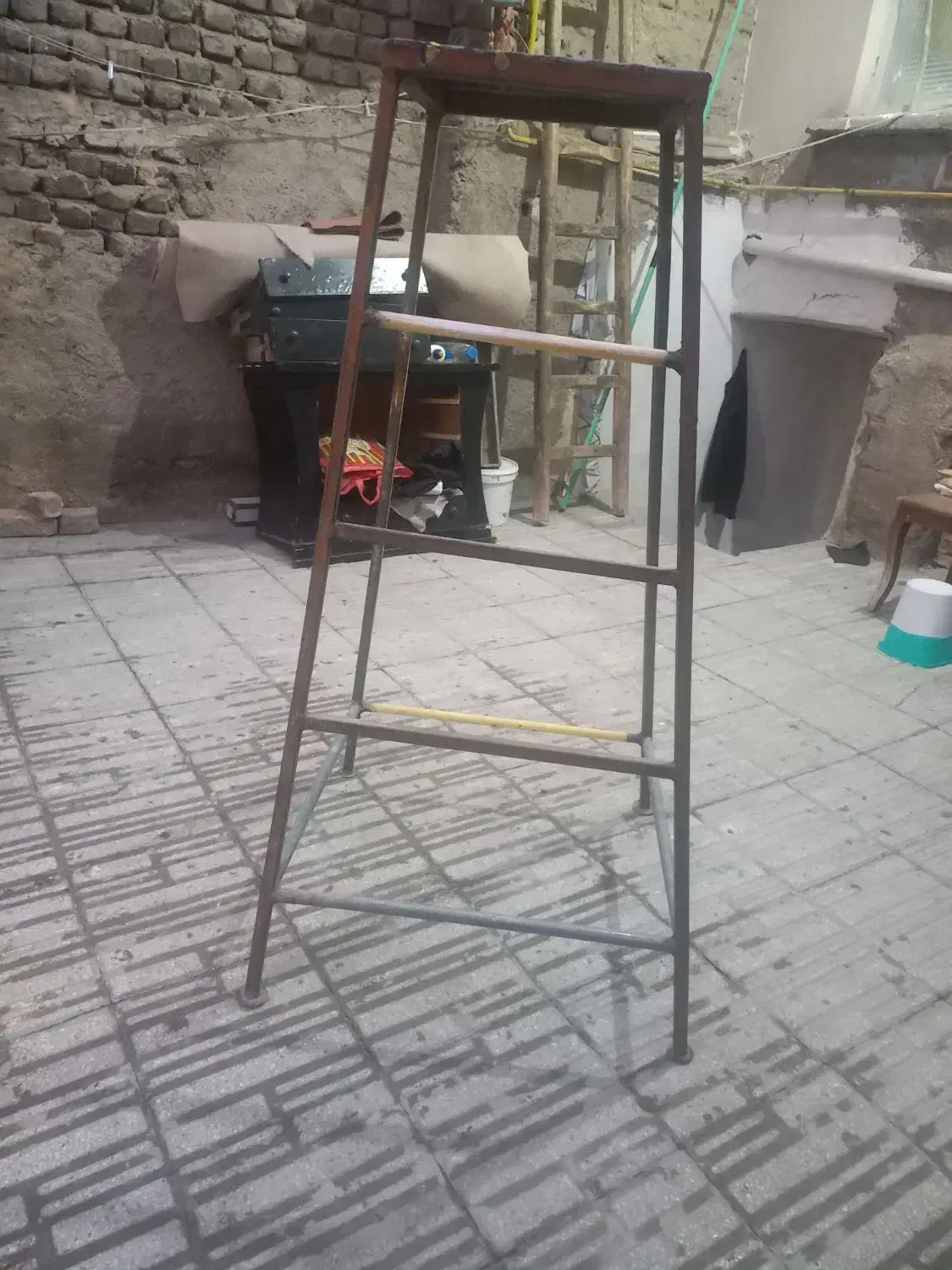 چهارپایه بلند|ابزارآلات|بروجرد, |دیوار