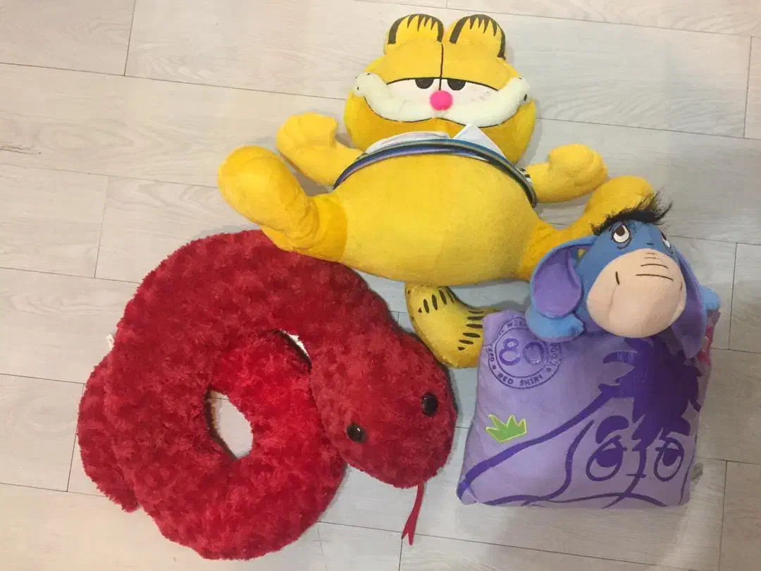 عروسک اسباب بازی|اسباب‌بازی بچه|رشت, گلسار|دیوار