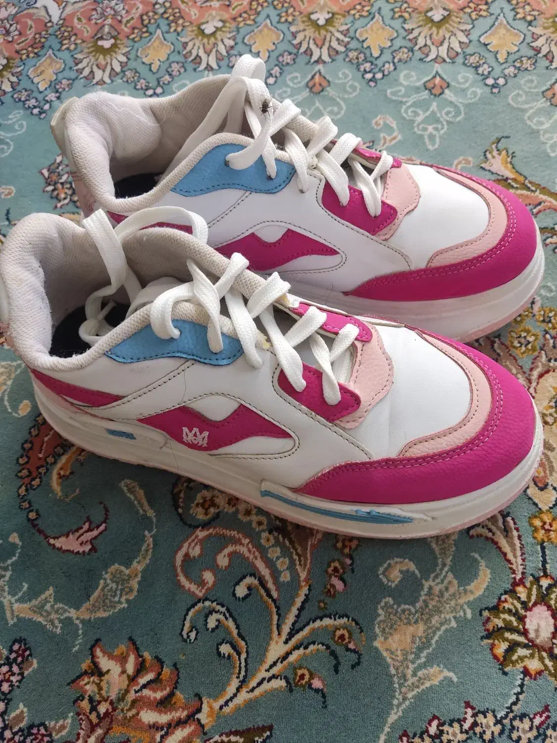 دو جفت کفش یکی اسپرت و یکی جیر مخمل سبز|کیف، کفش، کمربند|سیرجان, |دیوار