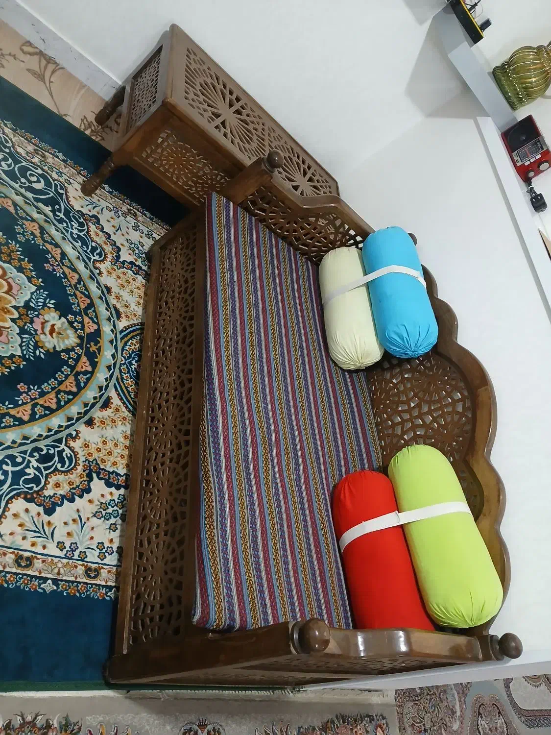 سه عددمبل منبت ودو عددمیزبزرگ ویک میزعسلی|مبلمان خانگی و میز عسلی|خمینیشهر, |دیوار