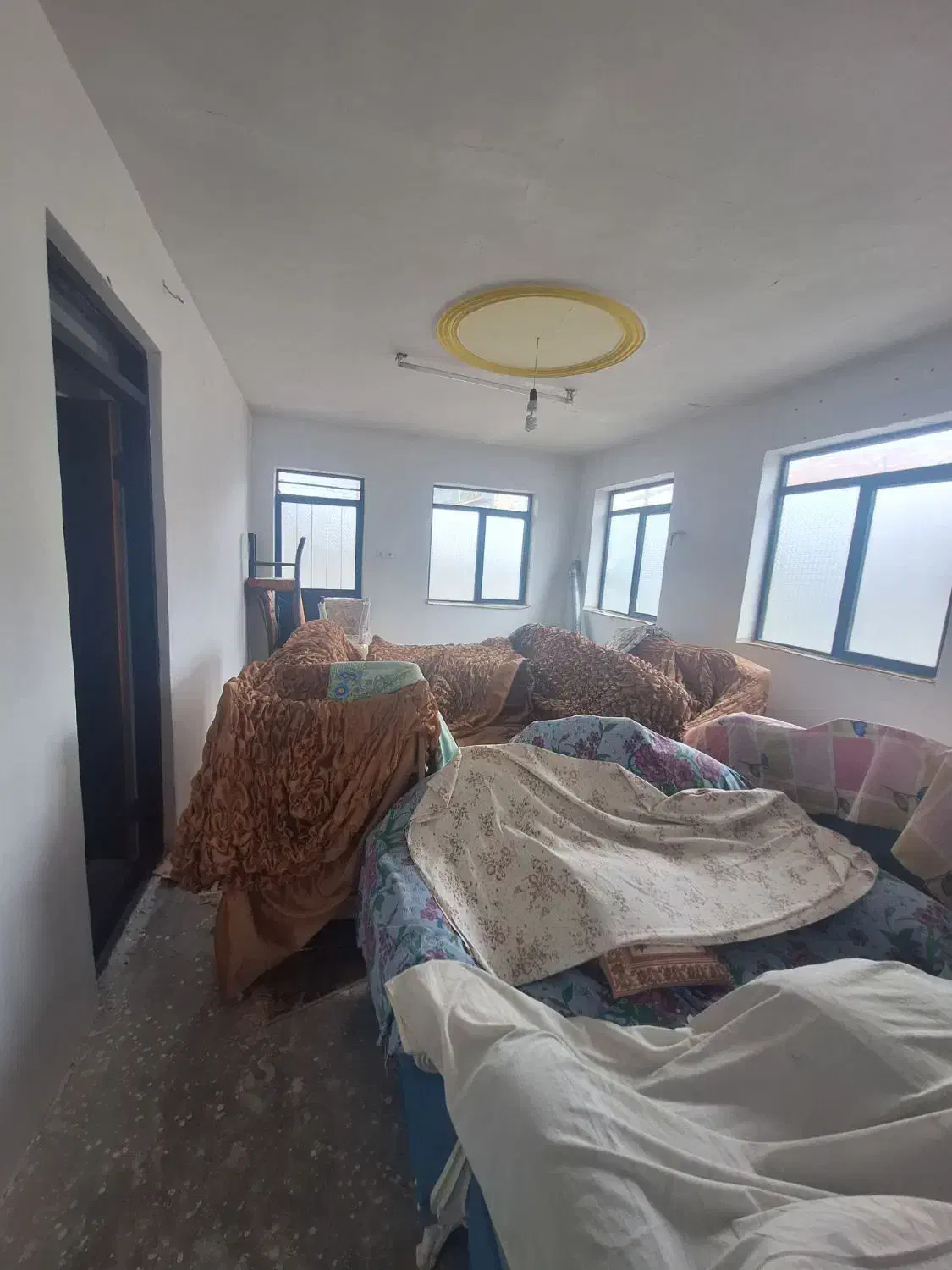 خانه ویلایی خ لاهیجان روبروی جرثقیل گلبرگ|فروش خانه و ویلا|رشت, جانبازان|دیوار