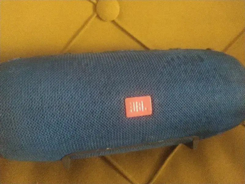 یک دستگاه اسپیکر JBL رنگ آبی|پخش‌کننده همراه|شاهرود, |دیوار