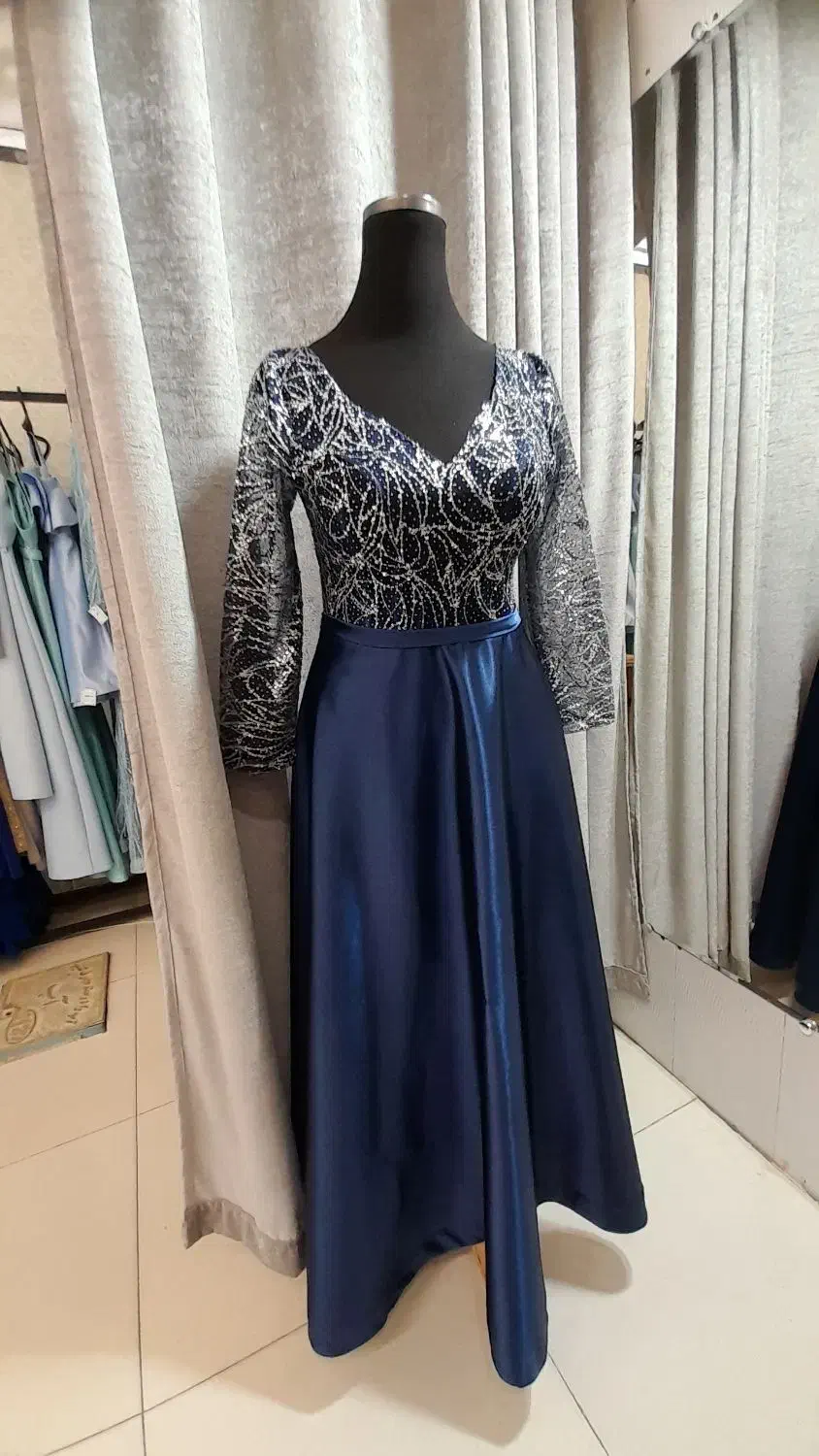 لباس مجلسی|لباس|نیشابور, هفده شهریور|دیوار