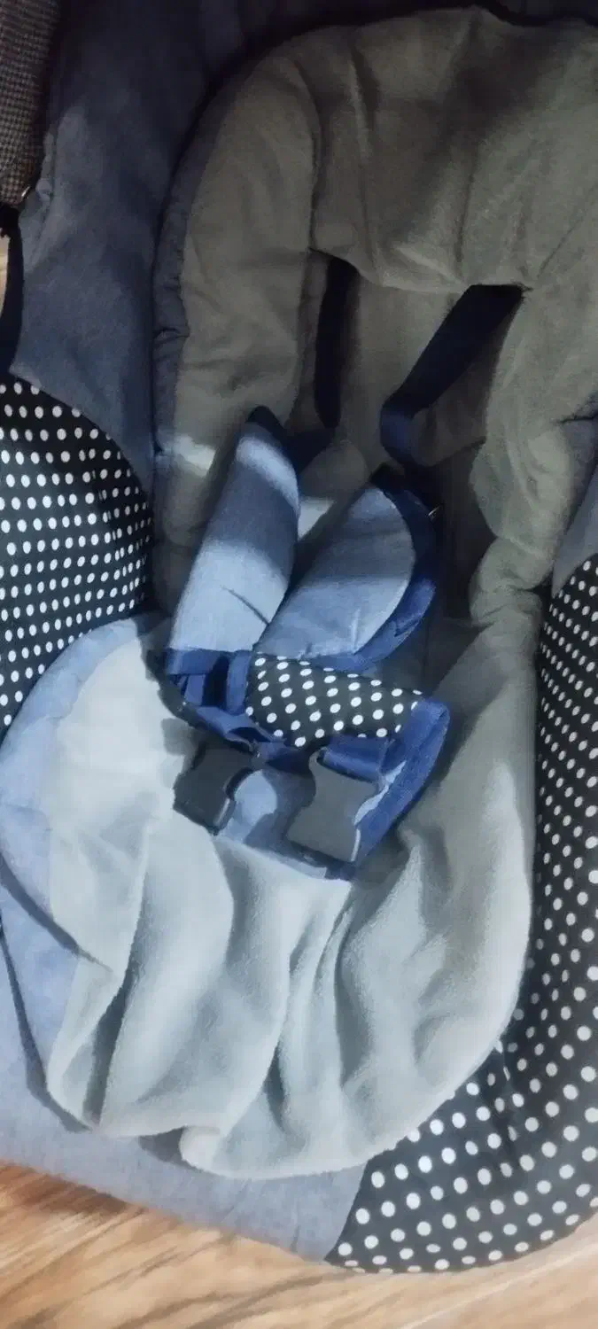 کریر|کالسکه و لوازم جانبی|قم, ولیعصر|دیوار