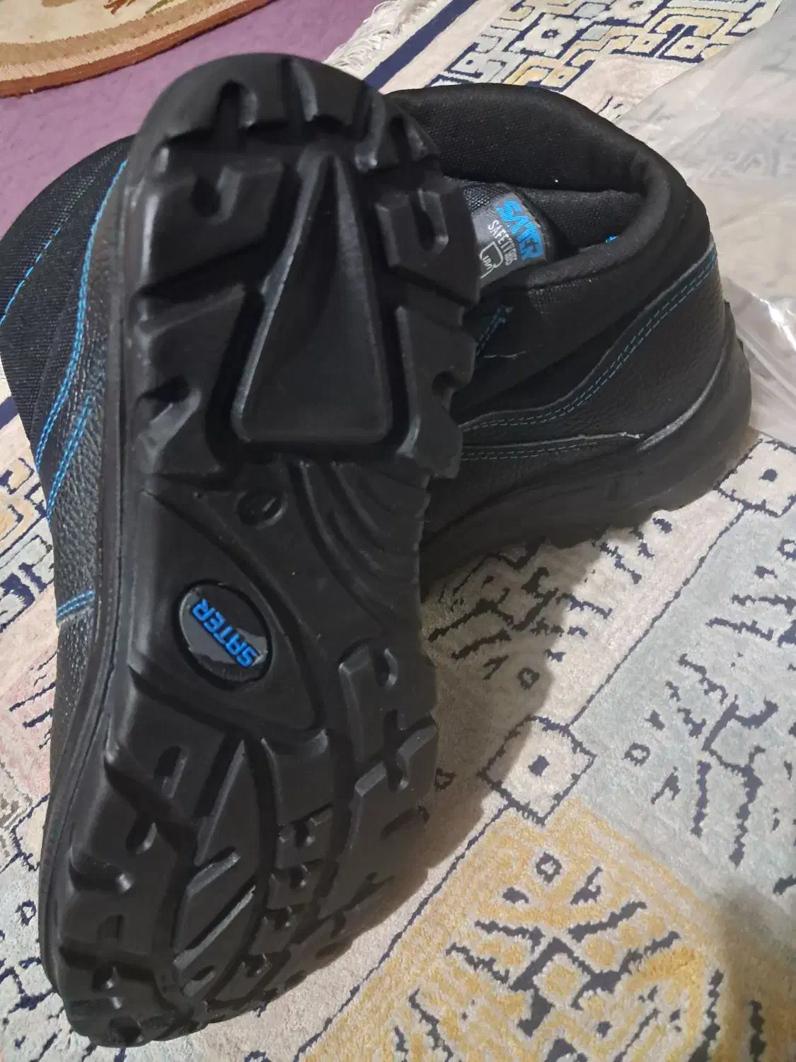 گفش ایمنی زحل|کیف، کفش، کمربند|شاهین‌شهر, شهرک گلدیس|دیوار