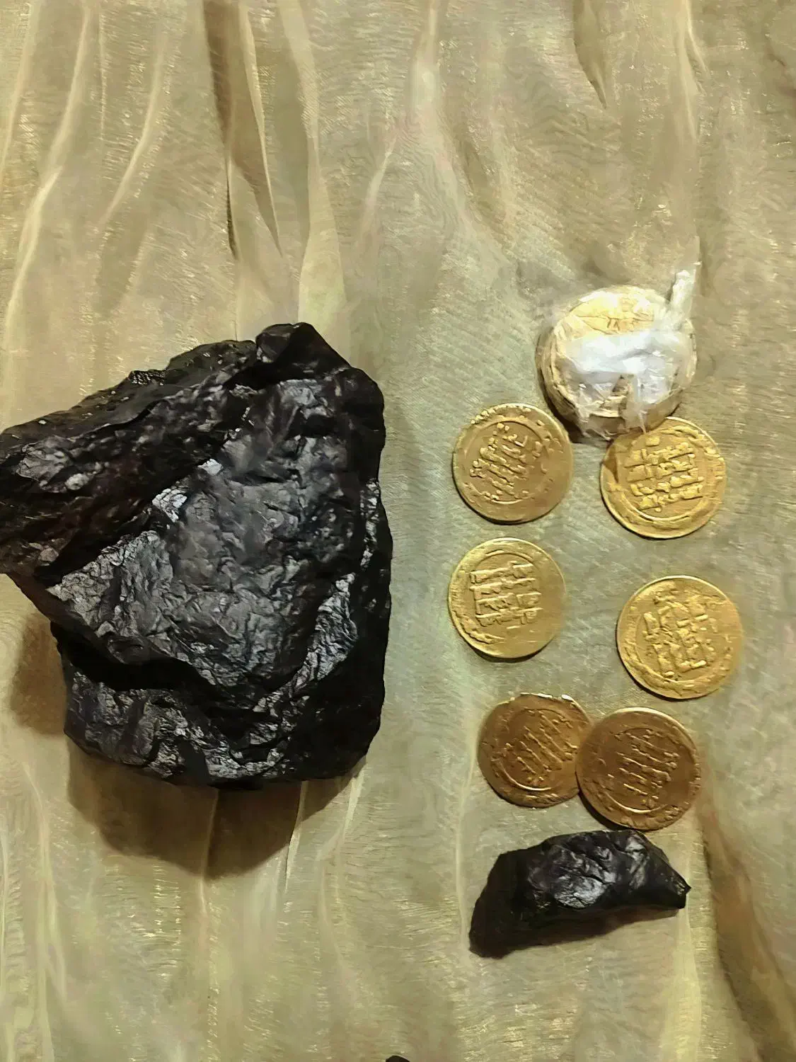 شهاب سنگ و سکه قدیم ۱۰ عدد|جواهرات|پشتکوه (سیستان و بلوچستان), |دیوار