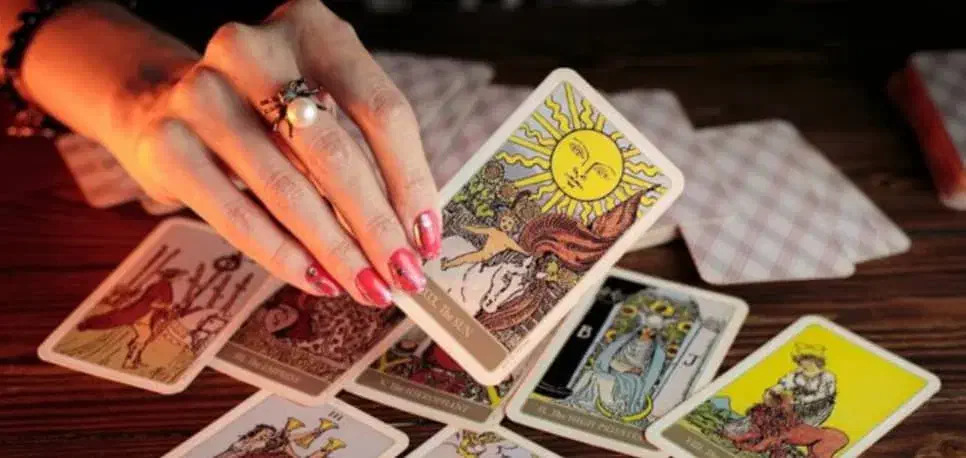 فال تاروت و قهوه همراه با (موکل)|خدمات پذیرایی، مراسم|اهواز, نادری|دیوار