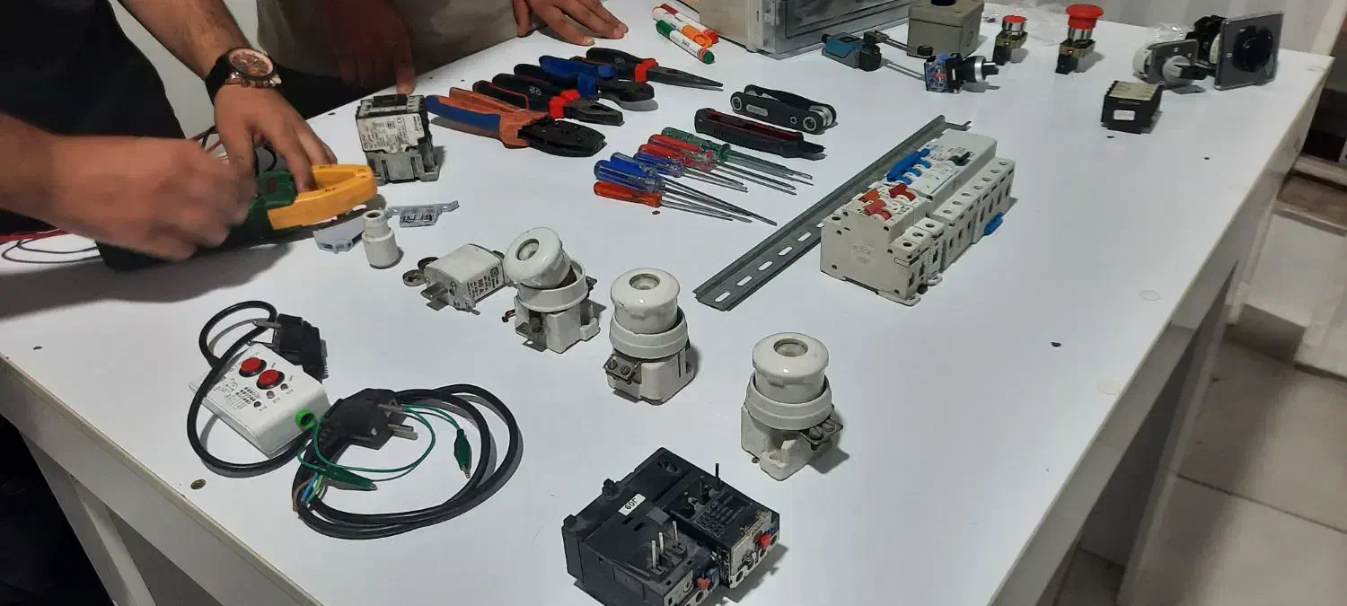 آموزش برق صنعتی از مبتدی تا حرفه ای|خدمات آموزشی|رشت, چمارسرا|دیوار