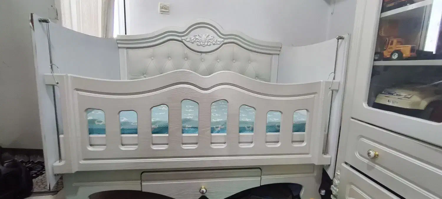 تخت کودک|تخت و صندلی بچه|ری, علایین|دیوار