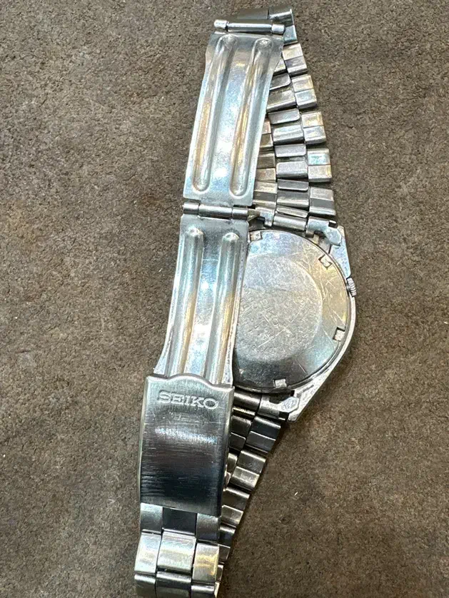 سیکو ۵ صفحه سفید|ساعت|شیراز, شاهچراغ|دیوار