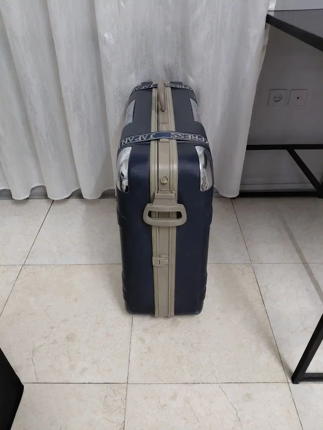 چمدان خارجی|کیف، کفش، کمربند|مشهد, راهنمایی|دیوار